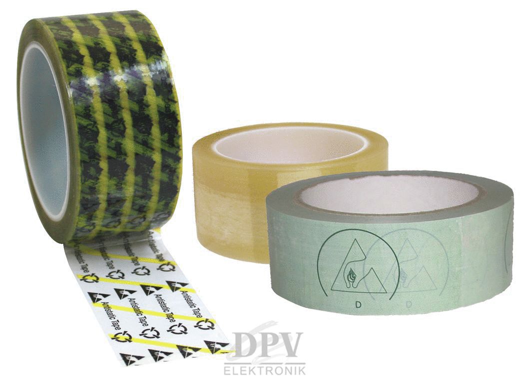 Das Bild zeigt drei Rollen Klebeband. Eine ist grün-schwarz kariert, eine ist transparent, und die dritte ist hellgrün mit Symbolen für Recycling.