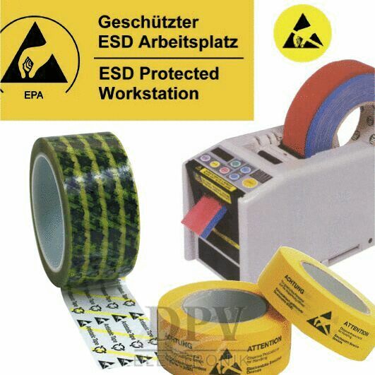 Das Bild zeigt verschiedene Arten von Klebebändern, eine ESD-Kennzeichnung und ein Gerät zum Abrollen von Tape. Die Farben umfassen grün, gelb und rot, zur Kennzeichnung eines ESD-Arbeitsplatzes.