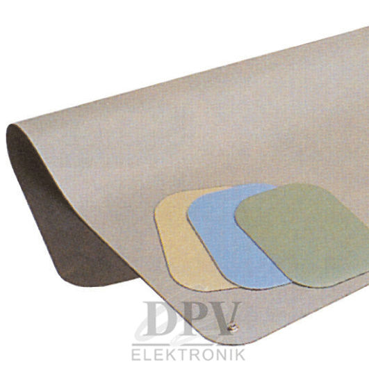 Das Bild zeigt eine graue, leicht gewellte Fläche mit drei rechteckigen, farbigen Platten in Pastelltönen: gelb, blau und grün. Die Platten liegen auf der grauen Fläche.