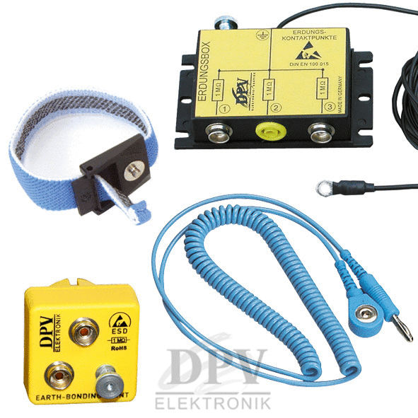 Das Bild zeigt verschiedene Erdungskomponenten: eine blaue Erdungsarmband, eine gelbe Erdungsbox, ein Spiralkabel und Stecker für elektrische Verbindungen. Alle sind für ESD-Schutz ausgelegt.