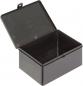 Preview: Das Bild zeigt eine schwarze, rechteckige Box mit einem aufklappbaren Deckel. Die Box hat glatte Oberflächen und ist leer, mit einem Innenraum, der viel Platz bietet.