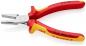 Preview: Die Zange hat rote, ergonomische Griffe mit gelben Akzenten. Die Vorderseite ist schmal und flach, ideal zum Greifen. Auf der Zange steht "KNIPEX" und die Spannung von 1000 V.