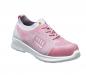 Preview: Der Schuh ist ein leichter, sportlicher Sneaker in Rosa und Weiß. Er hat ein gestricktes Obermaterial, eine gepolsterte Sohle und eine Schnürung, die für guten Halt sorgt.