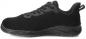 Preview: Das Bild zeigt einen schwarzen Sportschuh mit einer durchgehenden, rutschfesten Sohle. Er hat ein schlichtes Design mit flacher Form und eine gepolsterte Ferse für Komfort.