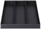 Preview: Das Bild zeigt eine flache, rechteckige Box in Schwarz, die durch zwei vertikale Wände in drei gleich große Fächer unterteilt ist. Ideal für die Organisation von Gegenständen.