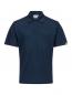 Preview: Das Bild zeigt ein dunkelblaues Poloshirt. Es hat kurze Ärmel und einen klassischen Kragen mit drei Knöpfen. Am linken Ärmel befindet sich ein gelbes Logo.