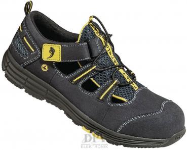 Das Bild zeigt einen schwarzen Sportschuh mit Gelb- und Grautönen. Er hat ein atmungsaktives Design, eine Schnellschnürung und einen verstellbaren Riemen über dem Spann. Die Sohle ist stabil und rutschfest.