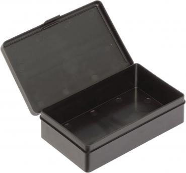 Das Bild zeigt eine schwarze, rechteckige Box mit einem Deckel, der geöffnet ist. Die Innenflächen sind glatt, und es gibt keine Sichtbaren Fächer oder Trennungen. Die Box ist stabil und schlicht.