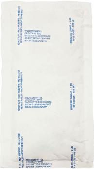Das Bild zeigt eine einfache, weiße Verpackung, auf der blaue Schriftzüge und Hinweise auf einen Trockenmittel-Inhalt zu sehen sind. Die Gesamtform ist rechteckig und flach.