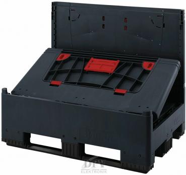 Das Bild zeigt eine schwarze Kunststoffbox mit roten Elementen. Die Box hat einen klappbaren Deckel, der zur leichteren Handhabung teilweise geöffnet ist, und steht auf einem stabilen Boden.