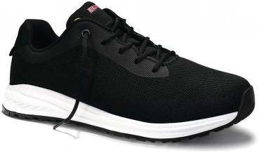 Der Schuh ist ein schwarzer Sportschuh mit einer atmungsaktiven Stoffoberfläche und einer weißen Sohle. Die Schnürsenkel sind schwarz, und es gibt eine griffige Gummisohle.