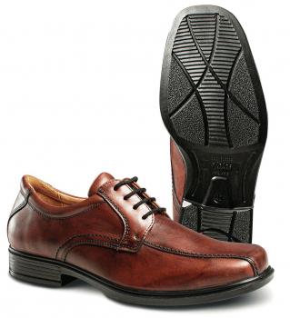 Das Bild zeigt elegante, braune Lederschuhe mit einer Schnürung. Die Sohle ist schwarz mit einem rutschfesten Muster. Die Schuhe wirken klassisch und gepflegt.