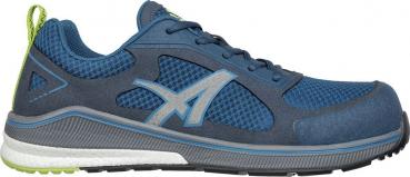 Der Schuh ist ein sportlicher Sneaker in Dunkelblau mit grauen und grünen Akzenten. Er hat ein atmungsaktives Obermaterial und eine rutschfeste Sohle für Komfort und Halt.