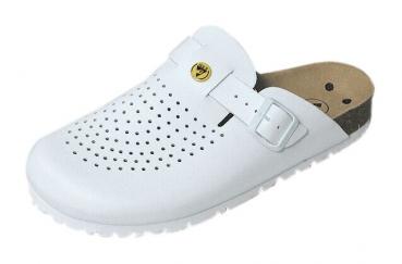 Der Schuh ist ein weißer Clog mit mehreren kleinen Löchern für Belüftung. Er hat einen breiten Riemen mit einer Schnalle und eine gepolsterte Innensohle. Die Sohle ist robust und rutschfest.