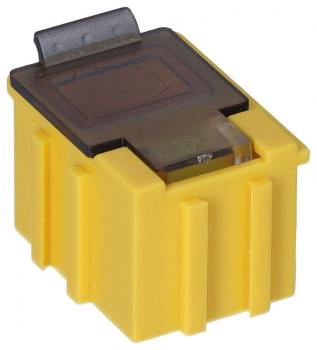 Das Bild zeigt einen gelben, quadratischen Stromstecker mit einer transparenten Oberseite. Die Ecken sind abgerundet, und auf der Oberseite ist ein kleiner Metallkontakt sichtbar.