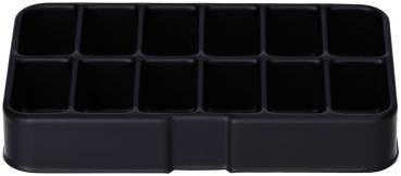 Es handelt sich um eine schwarze Form mit 12 rechteckigen Fächern. Die Fächer sind gleichmäßig angeordnet und flach, ideal zum Einfrieren oder für kleine Portionen.