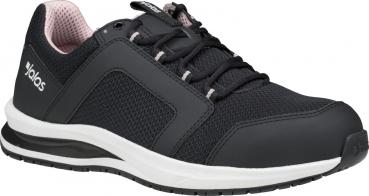 Der Schuh ist ein moderner, sportlicher Sneaker in Schwarz mit atmungsaktivem Obermaterial. Er hat eine weiße Sohle und eine gepolsterte Innensohle für zusätzlichen Komfort.
