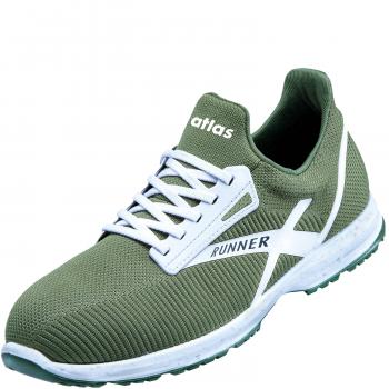 Der Schuh ist ein leichter, sportlicher Sneaker in Olivgrün. Er hat weiße Schnürsenkel und die Schriftzüge ?atlas? und ?RUNNER? sind sichtbar. Die Sohle ist robust und hat grüne Elemente.