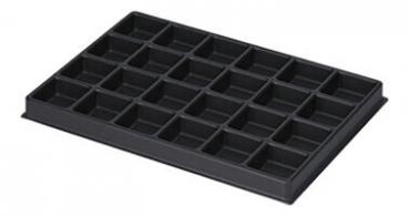 Das Bild zeigt eine rechteckige, schwarze Kunststoffschale mit vielen kleinen Fächern. Die Fächer sind gleichmäßig angeordnet und bieten Platz für verschiedene Gegenstände.