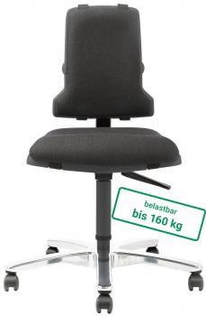 The image shows a black office chair with a high back and a wide seat. The chair is mounted on a chrome base with five casters. A label indicates a load capacity of up to 160 kg.