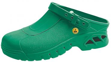 Das Bild zeigt einen grünen Clog-Schuh aus Kunststoff. Er hat eine geschlossene Vorderseite, einen verstellbaren Riemen an der Ferse und Lüftungsschlitze an den Seiten.