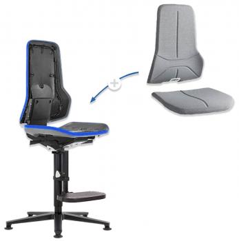 The image shows an adjustable office chair in black and blue. To the right, there are removable cushions for the backrest and the seat unit depicted.