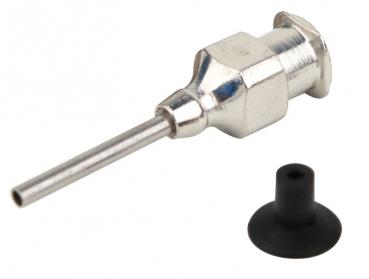 Das Bild zeigt einen silbernen Spritzenadapter aus Metall mit einem langen, dünnen Auslass. Daneben liegt ein schwarzes, gummiertes Ende, das wahrscheinlich als Verschluss dient.