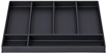 Das Bild zeigt eine rechteckige, schwarze Schubladeneinlage mit mehreren Fächern. Es gibt insgesamt sechs Fächer, die unterschiedlich groß sind, ideal zur Aufbewahrung von Utensilien.