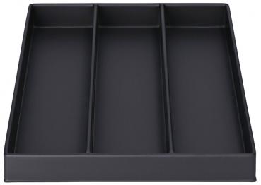 Das Bild zeigt eine flache, rechteckige Box in Schwarz, die durch zwei vertikale Wände in drei gleich große Fächer unterteilt ist. Ideal für die Organisation von Gegenständen.
