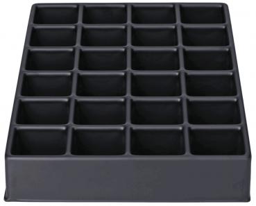 Das Bild zeigt eine schwarze Kunststoffplatte mit 24 gleich großen quadratischen Fächern, die in einem 6x4-Raster angeordnet sind. Die Fächer sind offen und haben eine flache, rechteckige Form.