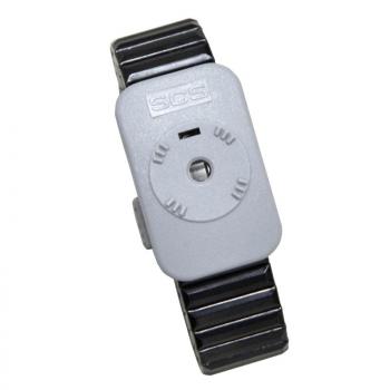 Das Bild zeigt ein graues Armband mit einem breiten, flexiblen Band. In der Mitte befindet sich ein rechteckiges Gehäuse mit einem runden, erhabenen Knopf und einfachen Markierungen.