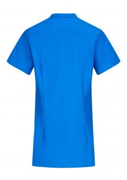 Das Bild zeigt ein schlichtes, einfarbiges, kurzes T-Shirt in leuchtendem Blau. Es hat einen standardmäßigen Kragen und kurze Ärmel. Die Rückseite ist ohne Aufdruck und glatt.