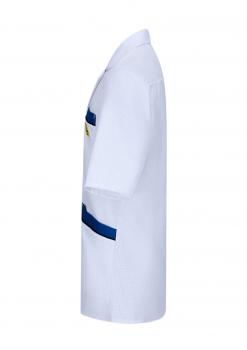 The image shows a white, short-sleeved shirt with a stiff collar. It has a side cut direction and three pockets: one at the top and two at the bottom edge. One of the pockets is in blue.