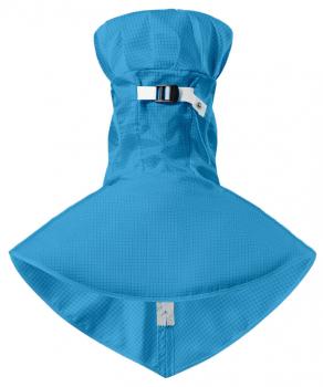 Das Bild zeigt eine leuchtend blaue Regenjacke. Sie hat eine schützende Kapuze und einen breiten, ausgestellten Saum. Ein weißer Verschluss befindet sich auf der Vorderseite.