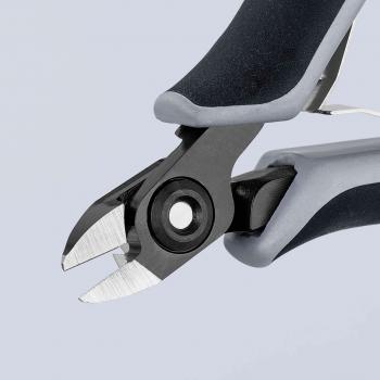 Das Bild zeigt eine Zange mit scharfen, metallischen Schneiden. Die Griffe sind ergonomisch gestaltet und mit schwarzem Gummi überzogen, was einen stabilen Halt bietet.