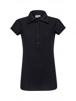 Das Bild zeigt ein schwarzes Poloshirt mit kurzem Ärmel und einem klassischen Kragen. Es hat eine durchgehende Knopfleiste vorne. Das Material wirkt leicht und strukturiert.