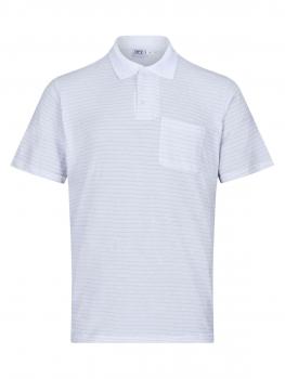 Das Bild zeigt ein hellblaues Polohemd mit kurzen Ärmeln. Es hat feine, gleichmäßige Streifen und eine Brusttasche auf der linken Seite. Der Kragen ist klassisch.