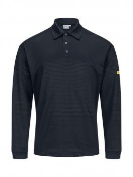 Das Bild zeigt ein schwarzes Langarm-Polohemd mit einem klassischen Kragen. Es hat eine strukturierte Oberfläche und drei Knöpfe am Ausschnitt. An einem Ärmel befindet sich ein farbiger Aufnäher.
