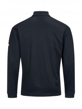 Das Bild zeigt ein schwarzes Langarmshirt mit einem Polo-Kragen. Die Rückseite ist schlicht und hat feine Linienstrukturen. Ein kleiner, gelber Aufnäher befindet sich an einem Ärmel.