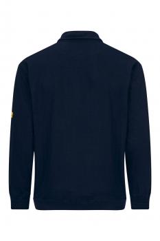 Das Bild zeigt ein dunkelblaues Poloshirt. Es hat lange Ärmel, einen klassischen Kragen und ist schlicht gehalten. An einem Ärmel befindet sich ein kleines, gelbes Emblem.
