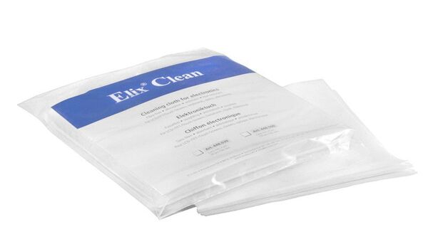 Das Bild zeigt eine Packung Reinigungstücher. Sie ist in transparentem Material verpackt, mit einem blauen oberen Teil, auf dem 