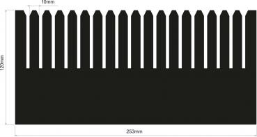 Das Bild zeigt einen dunklen Zaun mit spitzen Pfosten. Er ist 253 mm lang und 120 mm hoch. Die Pfosten sind gleichmäßig angeordnet, mit einer Breite von 10 mm.