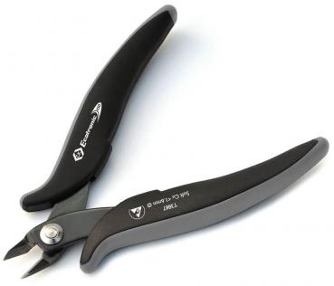 Das Bild zeigt eine scharfe Zange mit schwarzen Griffen und einem silbernen Drehpunkt. Die Klingen sind klein und spitz, ideal zum präzisen Schneiden von Materialien. Die Zange liegt geöffnet da.