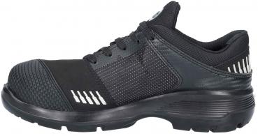 Der Schuh ist ein schwarzer Sport- oder Sicherheitsschuh. Er hat eine rutschfeste Sohle, gepolsterte Zunge und einen verstärkten Vorderteil. Die Seiten sind mit kleinen, reflektierenden Punkten verziert.