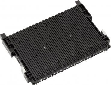 Das Bild zeigt ein rechteckiges, flaches schwarzes Bauteil mit parallel verlaufenden Rillen. An den Seiten sind kleine Halterungen sichtbar. Es wirkt industriell und mechanisch.