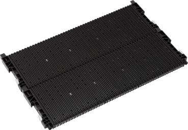 Das Bild zeigt eine schwarze, rechteckige Struktur aus Kunststoff. Sie ist in zwei gleich große Hälften geteilt und hat eine geriffelte Oberfläche mit parallel angeordneten Rillen.