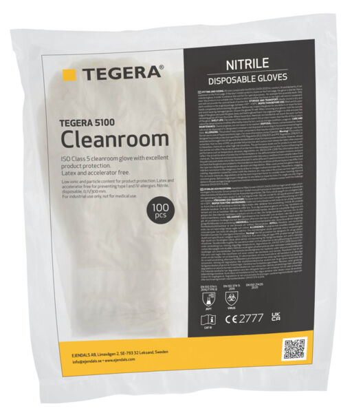 Das Bild zeigt eine transparente Verpackung mit Nitrilhandschuhen der Marke TEGERA. Darauf sind Informationen über das Produkt, einschließlich Größe, Menge (100 Stück) und Verwendung, gedruckt.