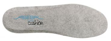 Das Bild zeigt eine graue Schuhsohle aus flexiblem Material. In der Mitte steht das Wort ?cushion? und darüber ist ein Logo in blauer Schrift. Die Oberfläche hat eine feine, strukturierte Textur.