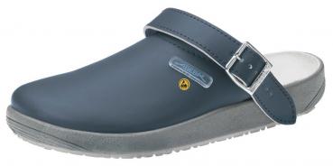 Das Bild zeigt einen weißen Clog mit breitem Riemen und vielen kleinen Löchern. Die Sohle ist leicht und rutschfest, ideal für Komfort und Atmungsaktivität.