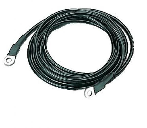 Das Bild zeigt ein langes, schwarzes Kabel, das zu einer Schlaufe gewickelt ist. An beiden Enden befinden sich ringförmige Anschlüsse für elektrische Verbindungen.